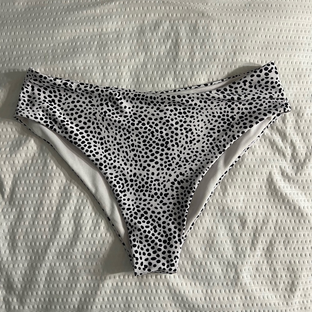Black and white swim bottoms